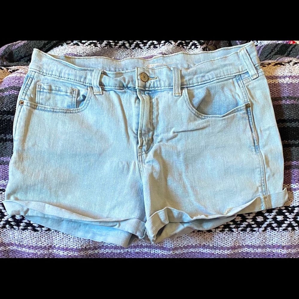 OldNavy light wash boyfriend jean shorts